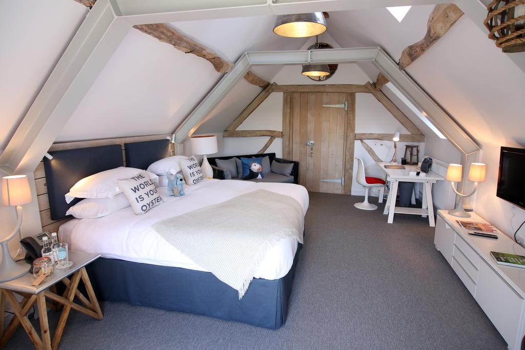 ストラットフォード＝アポン＝エイボン The Bell, Alderminster Bed & Breakfast エクステリア 写真