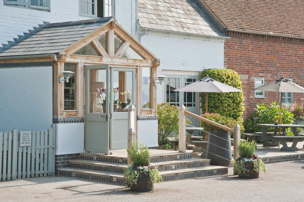 ストラットフォード＝アポン＝エイボン The Bell, Alderminster Bed & Breakfast エクステリア 写真